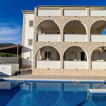 Villa Relax - Beautiful Apartment With Heated Saltwater Pool & Jacuzzi Kaštela Buitenkant foto