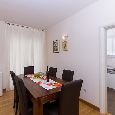 Villa Relax - Beautiful Apartment With Heated Saltwater Pool & Jacuzzi Kaštela Buitenkant foto