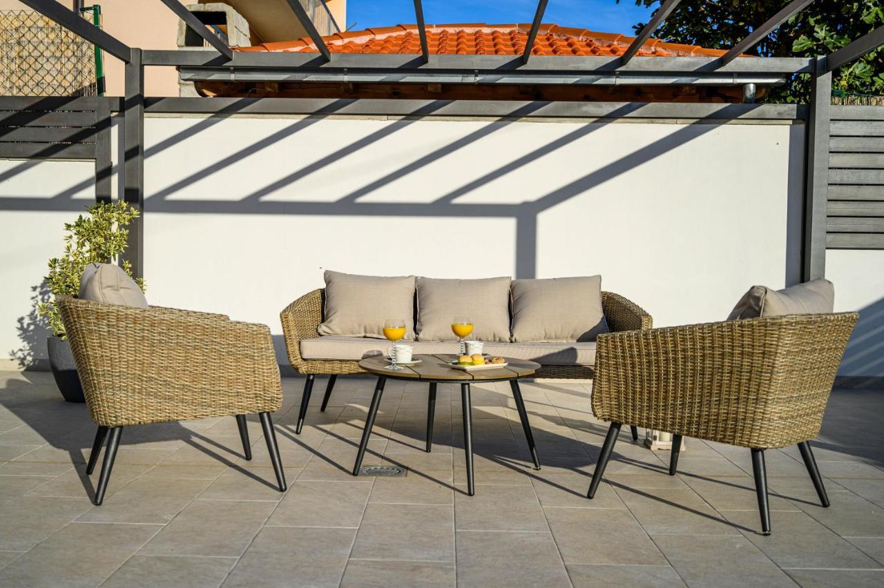Villa Relax - Beautiful Apartment With Heated Saltwater Pool & Jacuzzi Kaštela Buitenkant foto