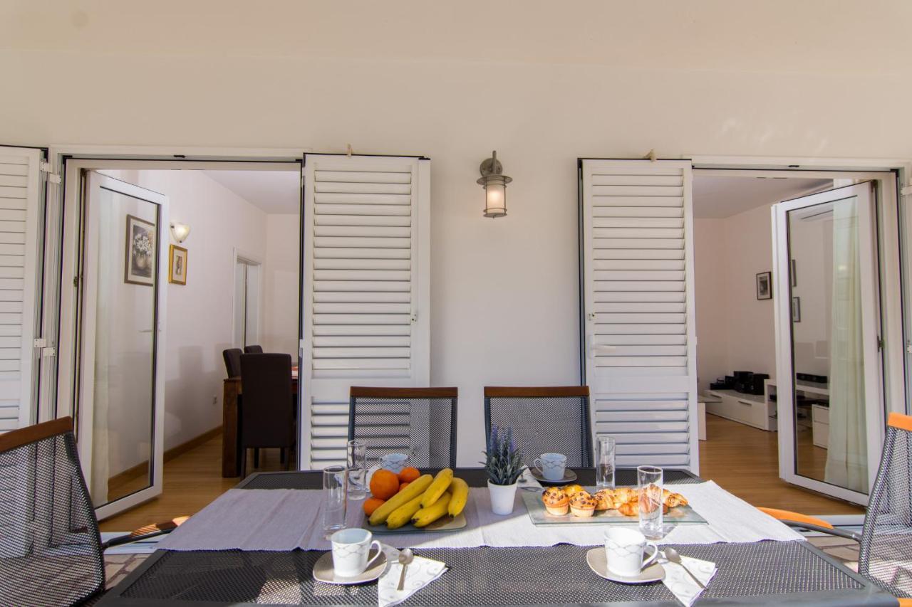 Villa Relax - Beautiful Apartment With Heated Saltwater Pool & Jacuzzi Kaštela Buitenkant foto