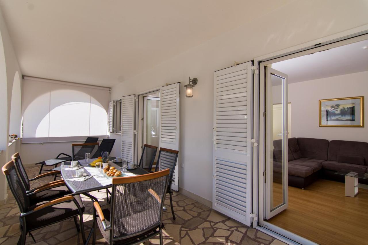 Villa Relax - Beautiful Apartment With Heated Saltwater Pool & Jacuzzi Kaštela Buitenkant foto