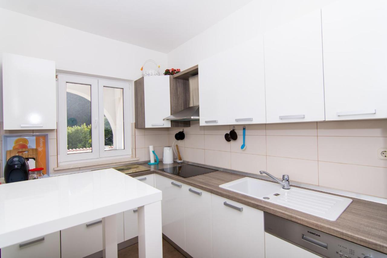 Villa Relax - Beautiful Apartment With Heated Saltwater Pool & Jacuzzi Kaštela Buitenkant foto