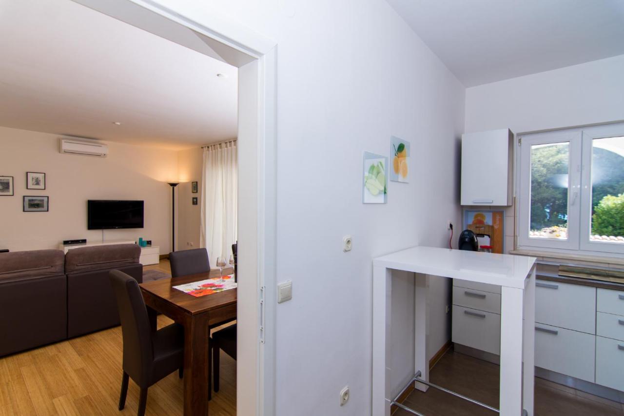 Villa Relax - Beautiful Apartment With Heated Saltwater Pool & Jacuzzi Kaštela Buitenkant foto