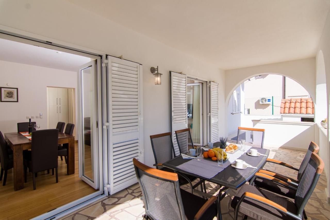 Villa Relax - Beautiful Apartment With Heated Saltwater Pool & Jacuzzi Kaštela Buitenkant foto
